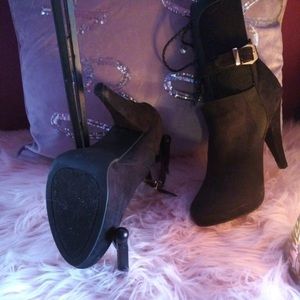 😍nice black suede heels😍